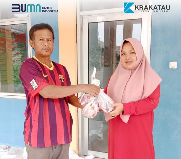 berbagi daging kurban kji