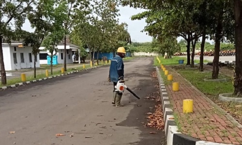 pembersihan-area-pabrik