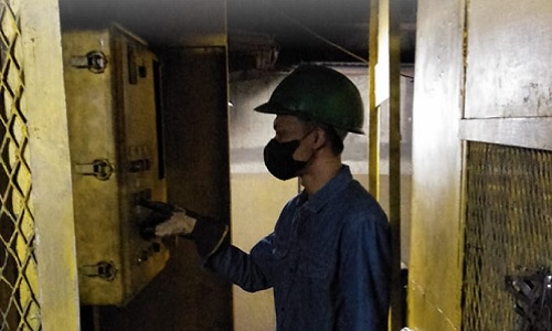 pengoperasian scrap baller